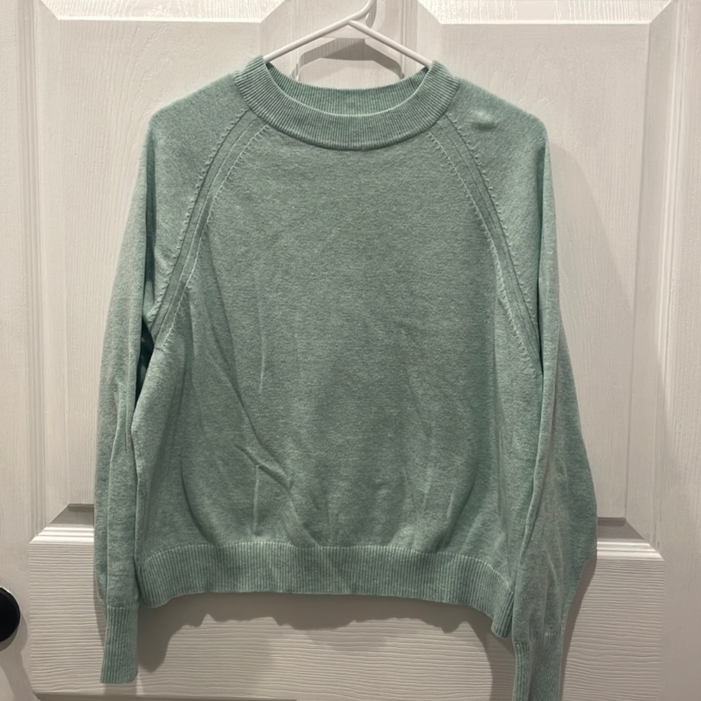 EUC mint green sweater
